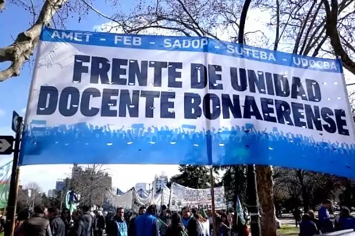 docentes en marcha