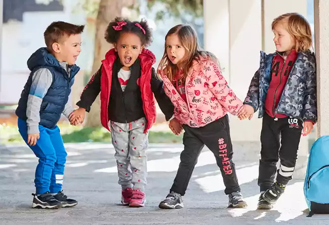 Explorando el mundo del mayorista de ropa de niños