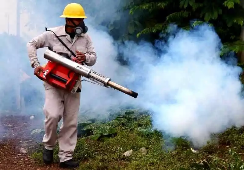 Campaña de fumigación contra el dengue