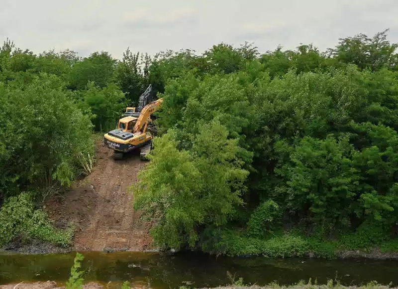 Obras de readecuación en el Río Luján