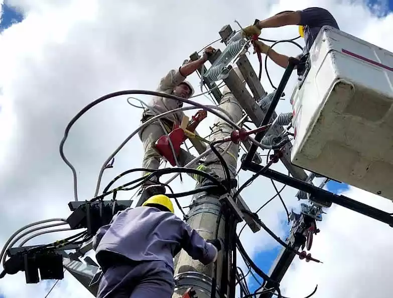 Trabajos por corte de energía de la cooperativa Eléctricaj