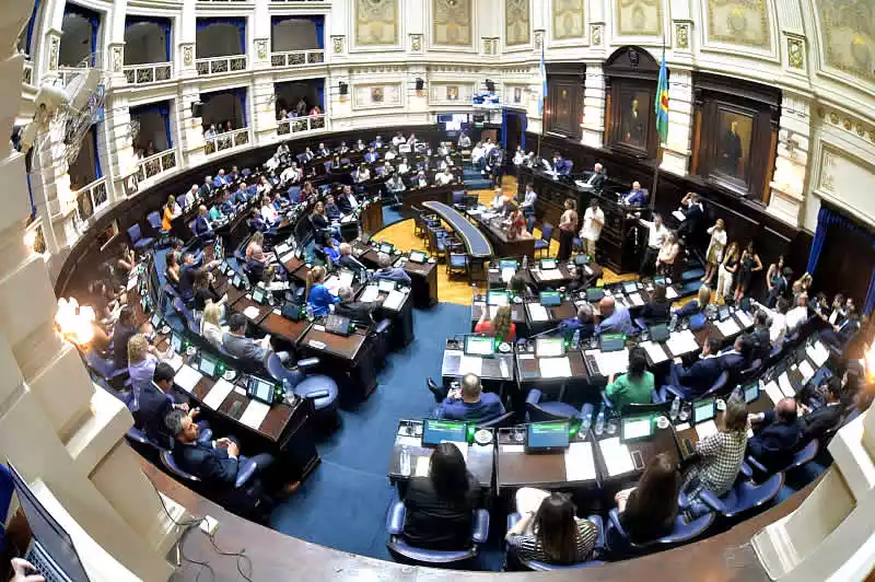 Diputados bonaerenses en sesión