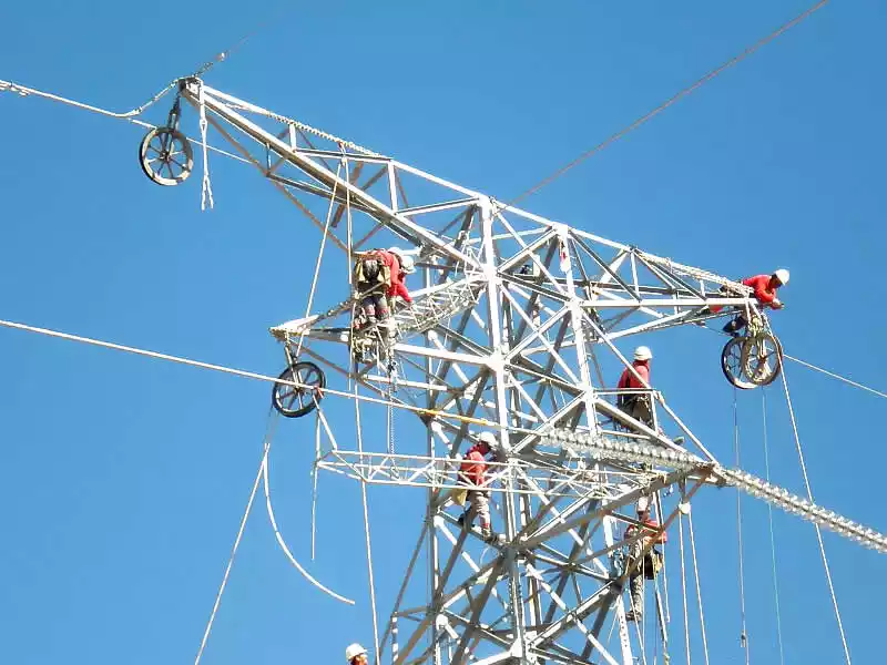 Firman un convenio energético