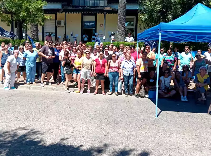 Protesta en la Clínica Güemes