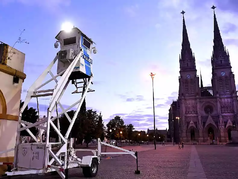 Nueva garita de seguridad en Plaza Belgrano