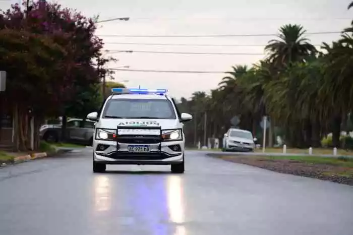 Patrulleros en recorrida de seguridad por robo