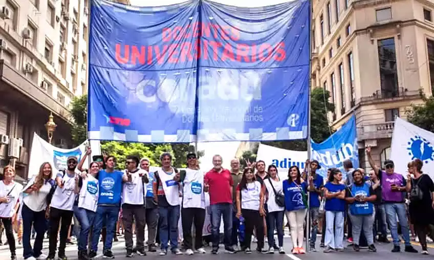 Docentes universidades ratificaron el paro