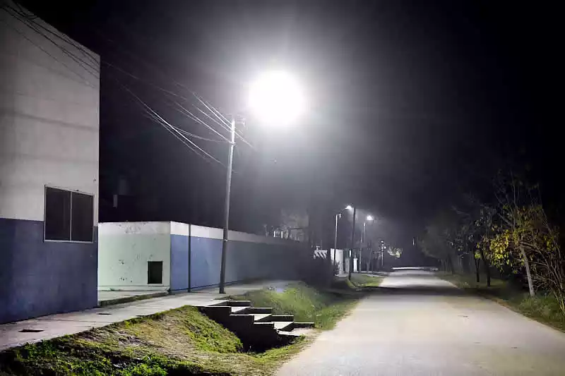 Nuevas luces LED en el barrio Los Laureles