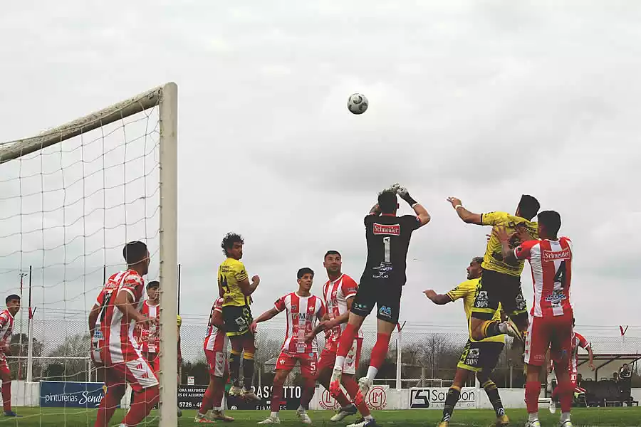 Flandria y Cañuelas no se quitaron diferencias