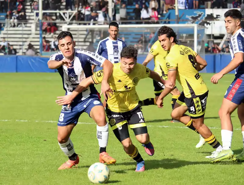 Duro golpe para Flandria en Merlo