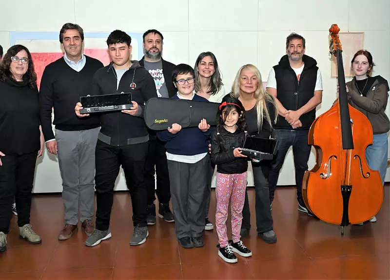 Entrega de Instrumentos Musicales