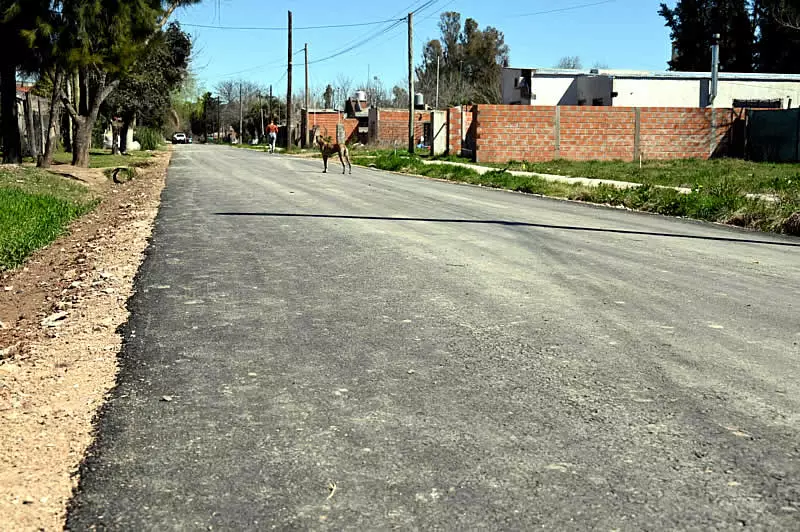 Pavimento tres nuevas cuadras en el barrio Padre Varela