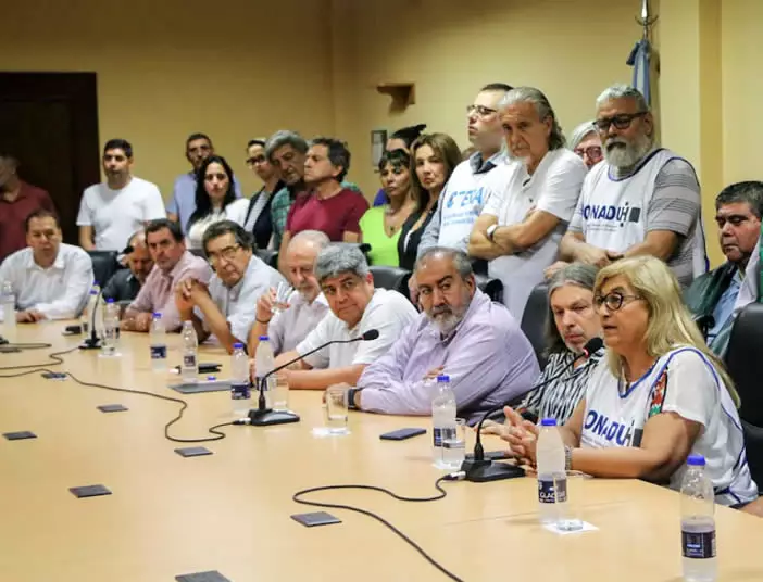 Docentes universitarios anunciaron un paro