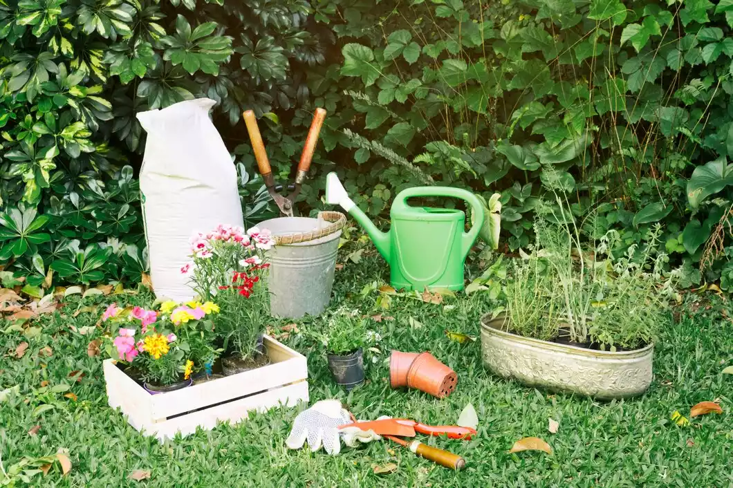 Cómo usar un tanque de agua horizontal para decorar el hogar y el jardín