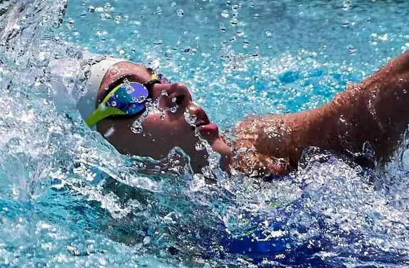 Laila Chaín brilla en el en el Selectivo Juvenil de natación