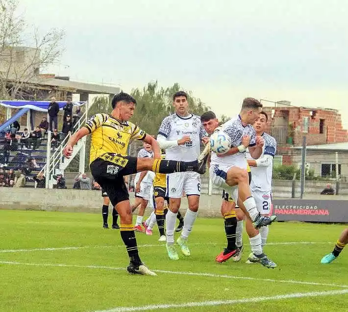 Flandria empató ante Acassuso y sigue en el fondo de la tabla