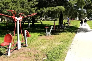 juegos infantiles y mobiliario deportivo en plazas