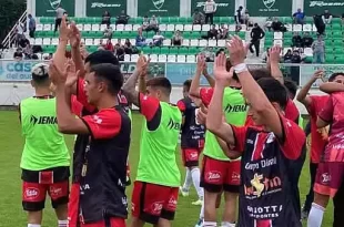 el Lujanero lo ganó en la última y sigue prendido