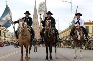 Desfile tradicionalista con controles