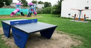 Instalan juegos en la nueva plaza del barrio Los Gallitos