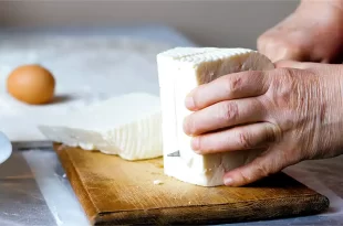 detectan bacteria peligrosa en un queso blando