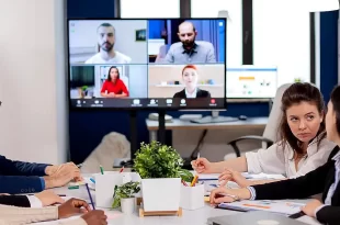 ¿Cómo gestionar equipos de trabajo híbridos para mantener el compromiso?