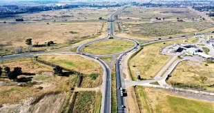 Intersección de carreteras en campo La Ruta 6 suma más de 2.800 luces LED