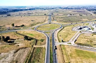Intersección de carreteras en campo La Ruta 6 suma más de 2.800 luces LED