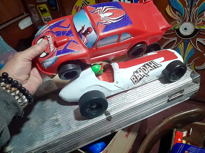 Autitos de plástico soplado: emoción y competencia en el Corredor Aeróbico R. Torres 2 Autitos de plástico soplado (4)