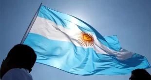 Luján entregó banderas para el inicio del ciclo lectivo en escuelas