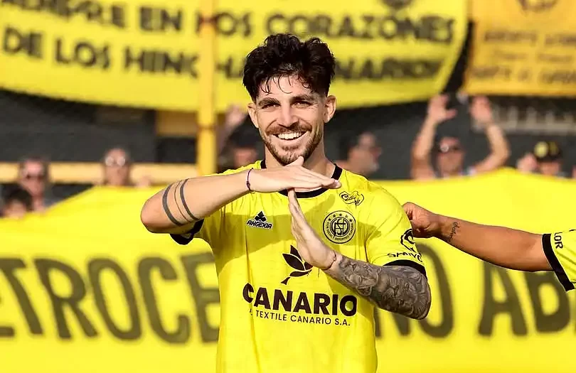 Jugador de Flandria ganó en el Carlos V con camiseta amarilla en estadio