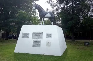 Robaron luminarias del Monumento al Caballo Criollo