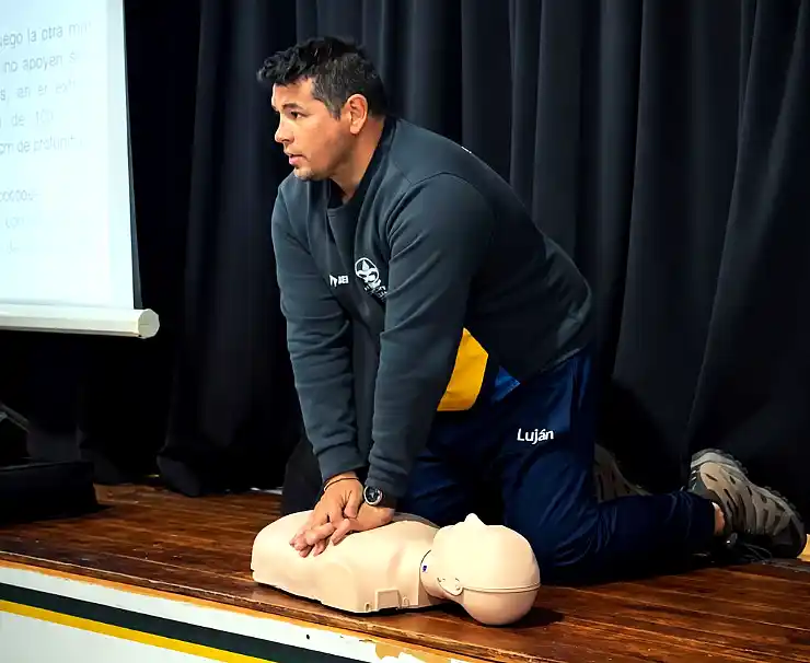 Capacitaciones en clubes: enseñan RCP y protocolos de emergencia 1 Capacitaciones en clubes