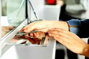 Bancos vuelven al horario habitual