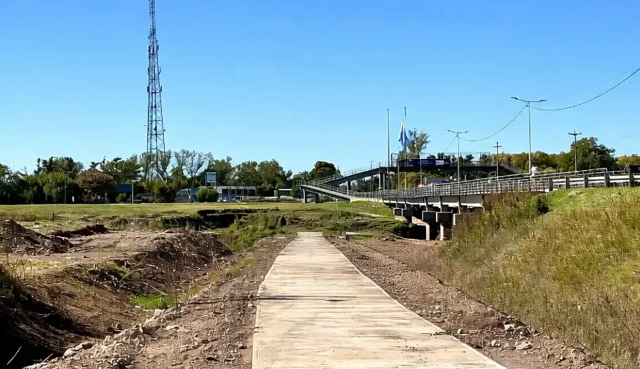 Finalizó el sendero que recorre ambas márgenes del río