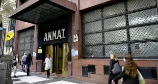 Laboratorios en el centro de la crisis sanitaria anmat