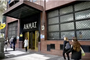 Laboratorios en el centro de la crisis sanitaria anmat