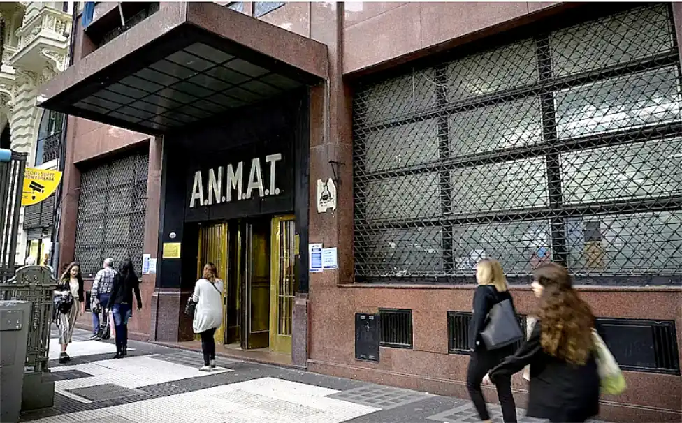 ANMAT inhabilitó a los laboratorios HLB Pharma y Ramallo 1 Laboratorios en el centro de la crisis sanitaria
