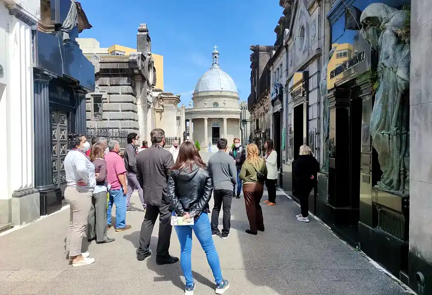 Nueva Caminata en el cementerio: un recorrido histórico por Luján 1 caminata cementerio