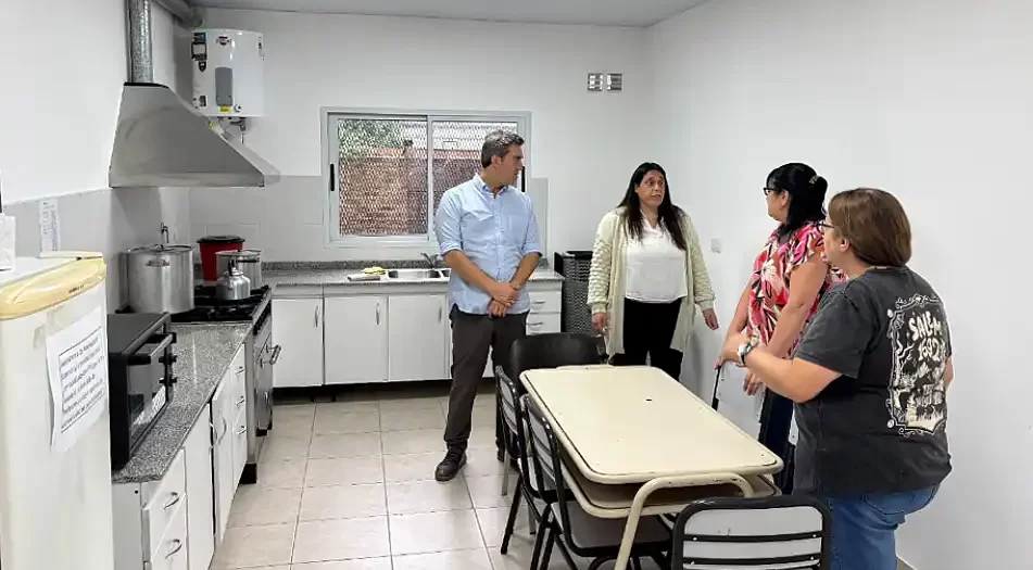 escuelas con nuevo mobiliario escolar