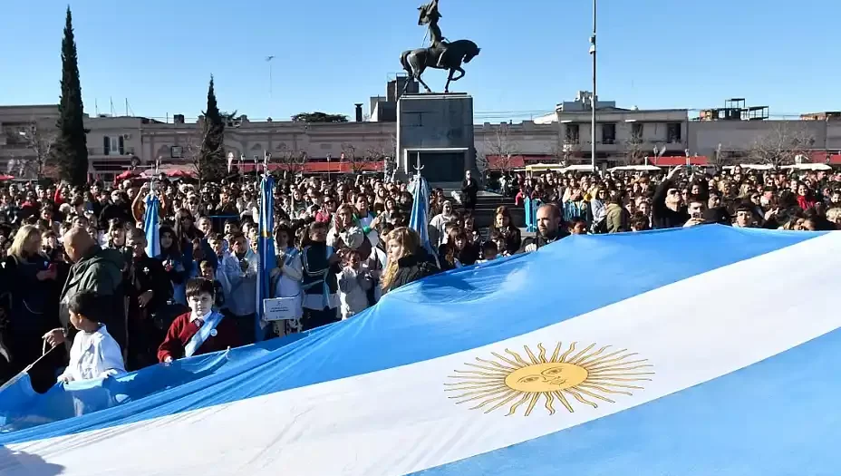 Luján celebra el día de la bandera