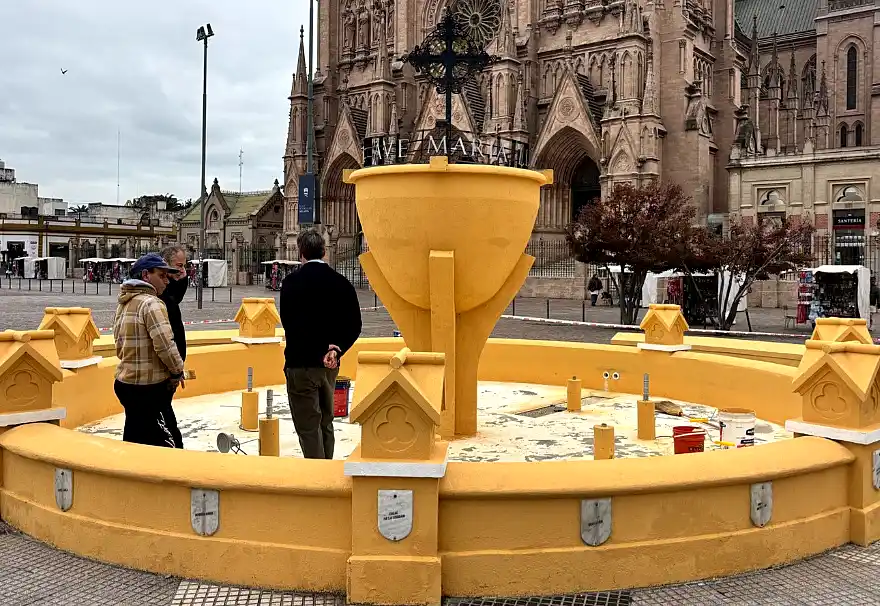 Avanzan las obras de restauración en la fuente Cáliz de la Unidad en Plaza Belgrano 1 Restauración Fuente Plaza Belgrano
