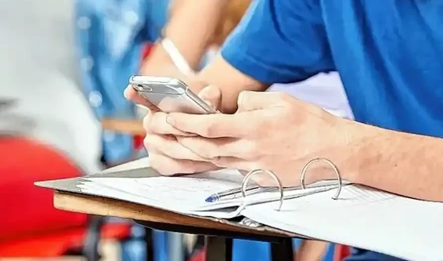 celular en las aulas