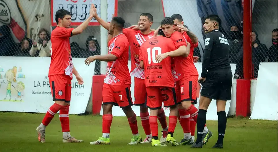 Luján venció a Fénix y quedó solo en la punta