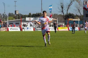 Luján goleó y sigue arriba