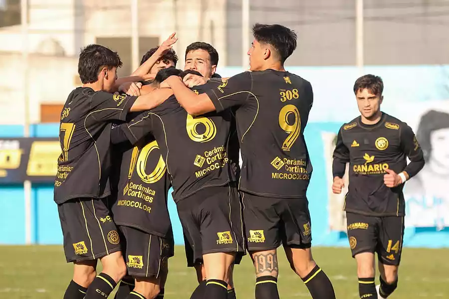 Flandria cayó sobre el final y se complica