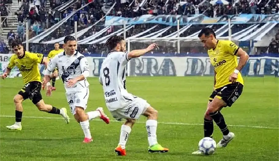 Flandria cayó ante Merlo y no pudo sostener su ventaja