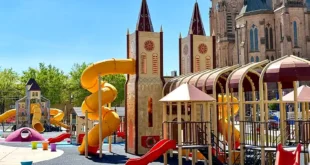 La Plaza de los Tres Templos suma un nuevo parque infantil