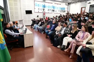 estudiantes debatieron en el Pre Parlamento Juvenil
