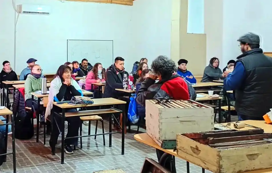 Apicultura en Luján: récord de inscriptos en el nuevo curso 2 apícola